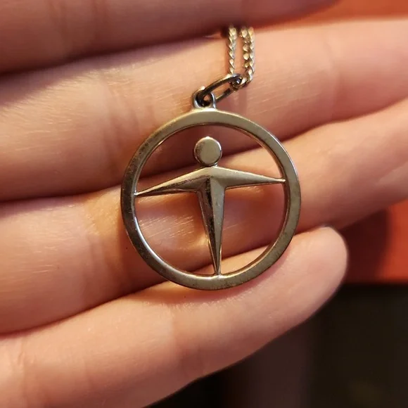 TIFFANY & CO. MANPOWER / UNITY PENDANT NECKLACE STERLING SILVER SIGNED - Picture 2 of 8